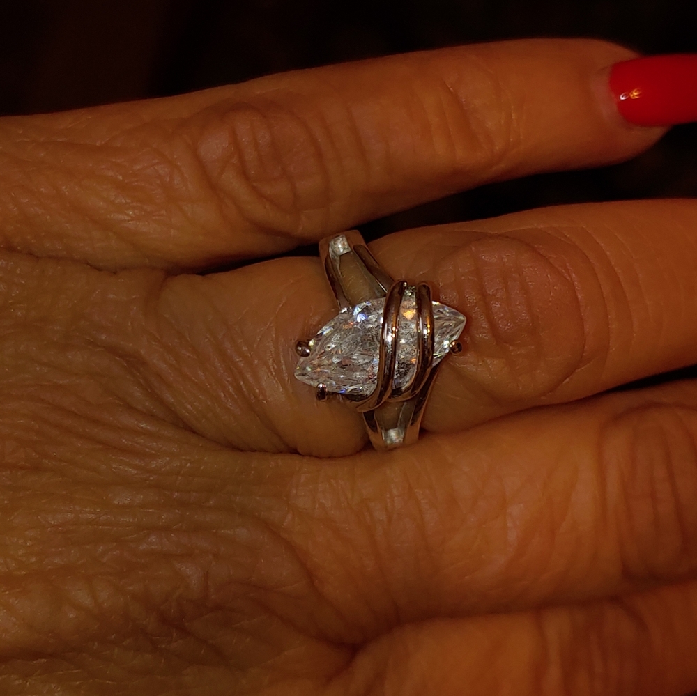 🤩🤩   Silver Ring, CZ 2.25 stone.